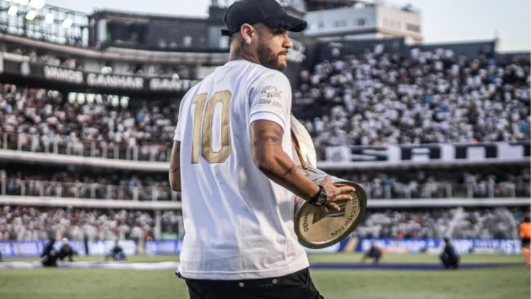 De volta ao Santos, Neymar responde a Pelé: “A 10, ah, vai ser uma honra vestir esse manto sagrado”