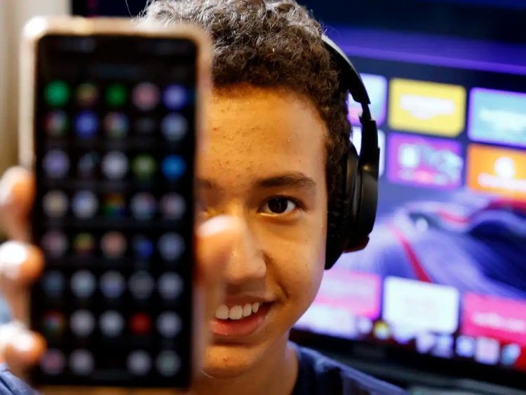 Uma a cada três crianças tem perfil aberto em redes, alerta pesquisa divulgada hoje