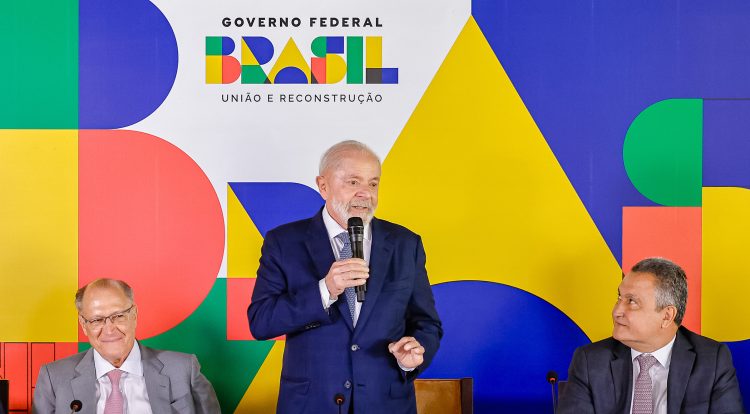 Governo prepara MP para liberar FGTS retido no saque-aniversário