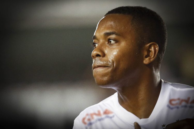 Defesa de Robinho recorre ao STF para suspender ordem de prisão
