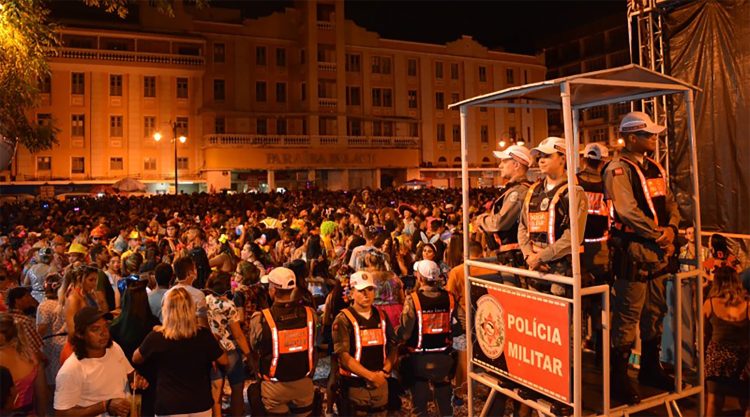 Manual de sobrevivência para o carnaval: pule, brilhe e volte inteiro(a)