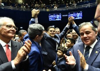 Davi Alcolumbre é eleito com 73 votos o novo presidente do Senado Federal