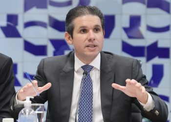 Hugo Motta vai instalar comissão para discutir implantação do voto distrital misto