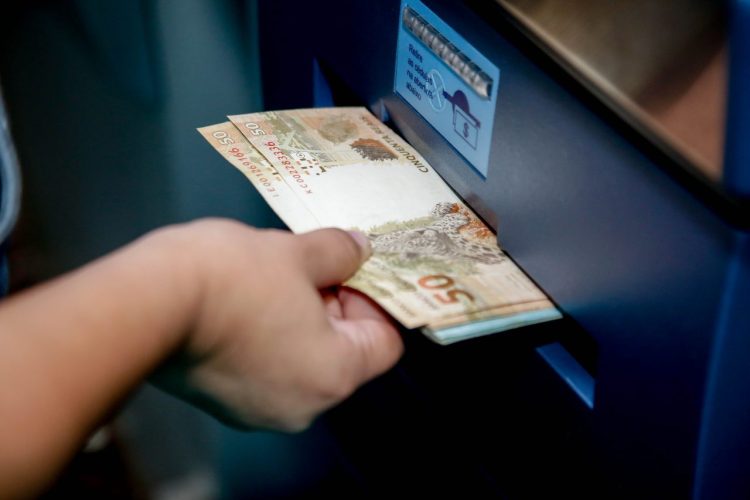 Governo do Estado divulga datas para pagar salários de servidores