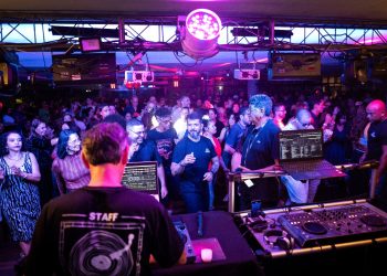 Assustado de Ruth Avelino: A festa retrô que agita João Pessoa retorna ao Esporte Clube Cabo Branco