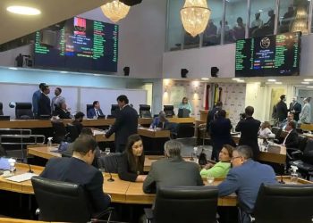 Filha do presidente da Assembleia Legislativa da PB é aprovada para cargo vitalício de R$ 40 mil no TCE-PB