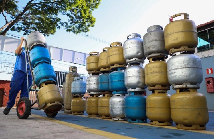 Gás de cozinha sobe para R$ 120 na Paraíba a partir desta terça