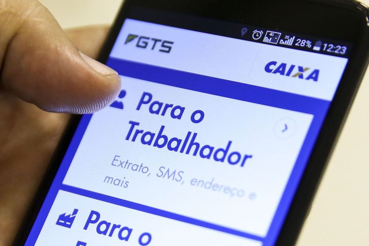 Pagamento a demitido que aderiu ao saque-aniversário do FGTS começa nesta quinta