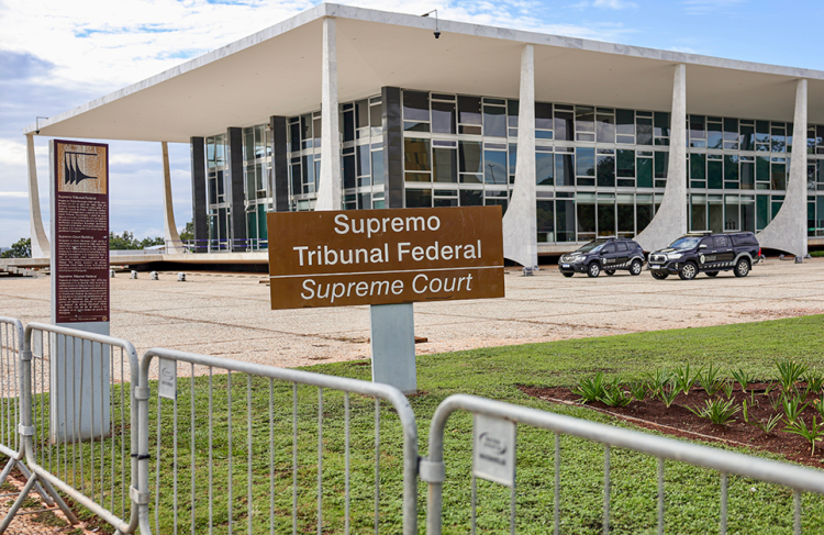 STF decide se Bolsonaro vira réu: um roteiro de tribunal digno de série política