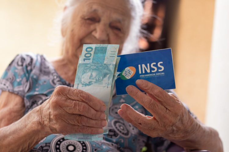 Governo Federal pode antecipar 13º do INSS em 2025; saiba as possíveis datas de pagamento