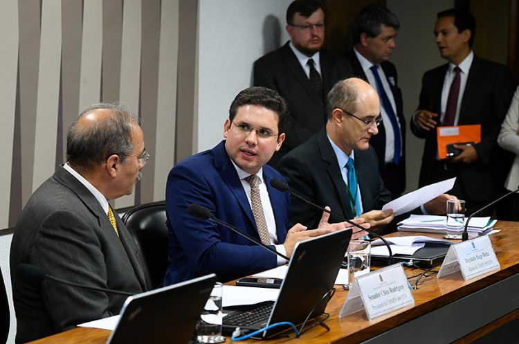 Câmara dos Deputados deve discutir redução da jornada de trabalho nos próximos dias, diz Hugo Motta