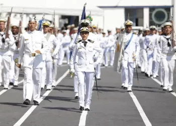 Marinha do Brasil abre 66 vagas para Escola Naval; salários chegam a R$ 7,4 mil