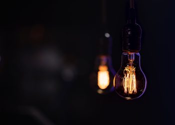 Conta de luz fica mais cara em maio com bandeira amarela: impacto já preocupa famílias e empresas