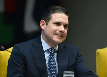 Aliados de Bolsonaro pressionam Hugo Motta e ameaçam protesto na Paraíba