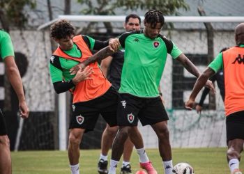Botafogo-PB embarca para o Maranhão e treina antes de duelo contra Flamengo