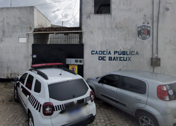 Cadeia com capacidade para 37 pessoas abriga 302 presos em Bayeux