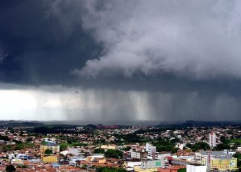 Alerta de chuvas e ventos fortes atinge mais de 30 cidades da Paraíba