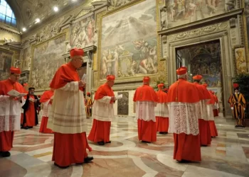 Conclave para escolher novo papa começa no dia 7 de maio