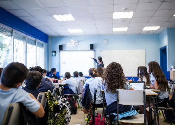 Educação em movimento: avanços parciais e velhos desafios no caminho da inclusão e equidade