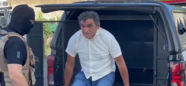 Ex-prefeito acusado de financiar maconha com verba pública é solto e população comemora