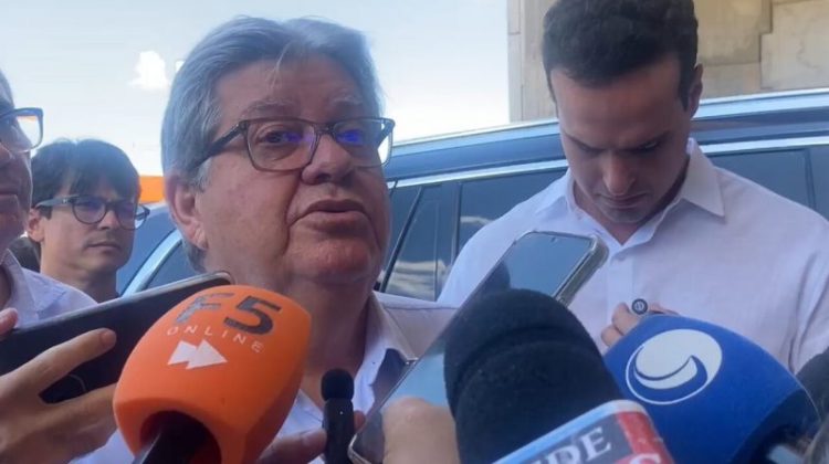 Governador João Azevêdo rebate rumores de afastamento político com Cícero Lucena e destaca ações da gestão