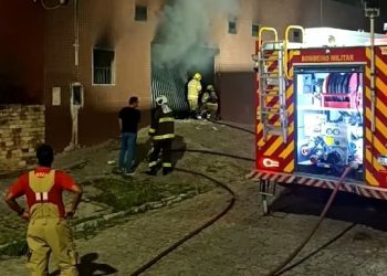 Incêndio atinge almoxarifado de prédio do governo do Estado em João Pessoa