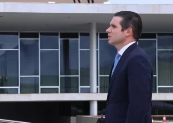 Presidente da Câmara rebate pedido de urgência para anistia e cobra respeito à democracia