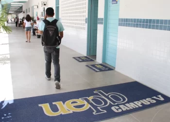 UEPB oferece 539 vagas em cursos superiores para ex-alunos da instituição