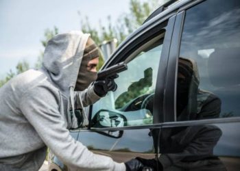 Brasil: onde o sinal fecha, o medo arrepia