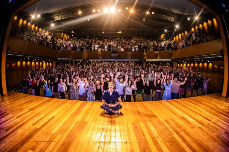 Fábio Porchat apresenta suas histórias hilárias dia 2 de maio, em João Pessoa