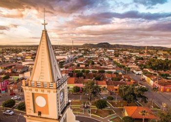 Prefeito de Conceição é acusado de usar cargos públicos para vencer eleição e pode perder mandato