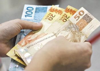 Aposentados do INSS receberão 13º antecipado em abril e maio; veja os detalhes