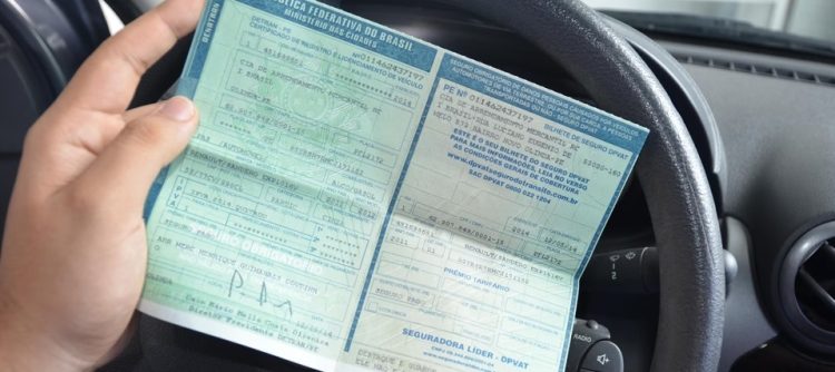 Proprietários de veículos com placa final 4 têm até quarta-feira (30) para pagar IPVA com desconto