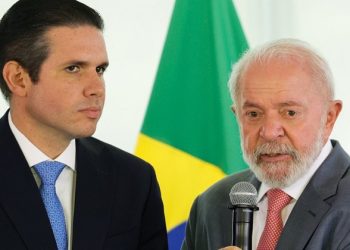 Hugo Motta estará em comitiva do presidente Lula no velório do papa Francisco