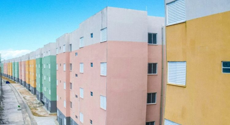 Famílias com renda de até R$ 12 mil agora podem financiar imóveis pelo programa habitacional do governo