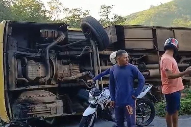 Ministério Público investiga acidente com ônibus escolar que deixou dois estudantes mortos, na Paraíba