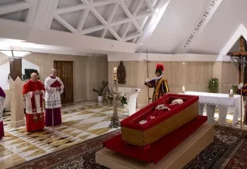 Funeral do papa Francisco será no sábado com presença de Trump, Zelensky, Lula e Milei