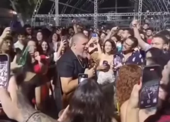 Polícia encerra show de Seu Pereira após denúncia de som alto; artista critica ação