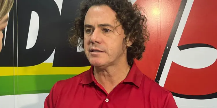 Veneziano defende retorno de Cássio Cunha Lima às eleições de 2026 e promete articulação para convencê-lo