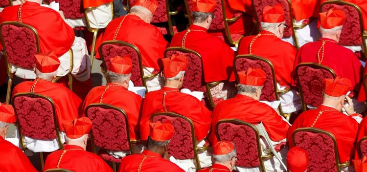 Vaticano em silêncio: começa o conclave que escolherá o novo papa
