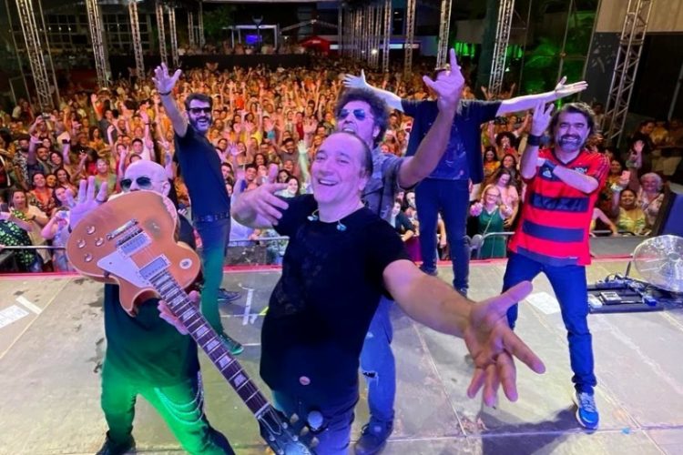 Biquíni Cavadão é destaque na terceira noite do Festival do Frio em Maturéia