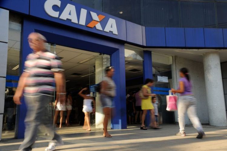 Caixa libera abono salarial para nascidos em maio e junho