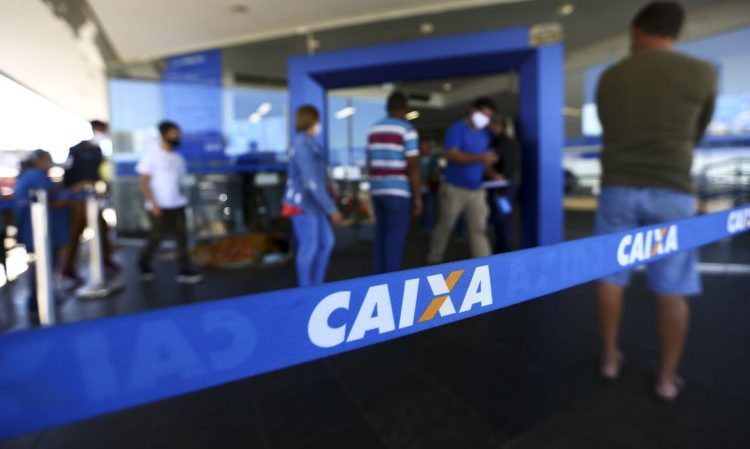 Caixa oferece estágio com bolsa de mais de R$ 1 mil em 33 cidades da Paraíba; saiba como concorrer