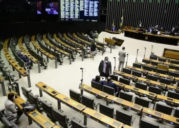 Paraíba pode perder 2 vagas na Câmara e proposta tenta impedir redução com mais deputados