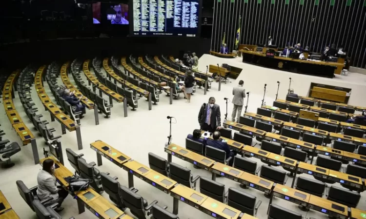 Paraíba pode perder 2 vagas na Câmara e proposta tenta impedir redução com mais deputados