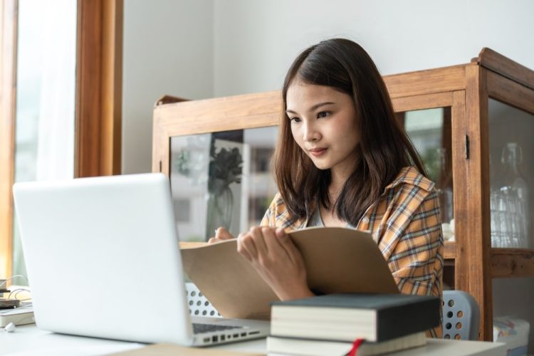 MEC proíbe ensino 100% a distância em cinco graduações e regulamenta nova política para EAD