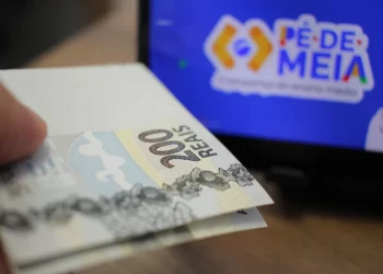 Estudantes da Paraíba recebem nesta terça parcela de R$ 200 do Pé-de-Meia; veja quem tem direito