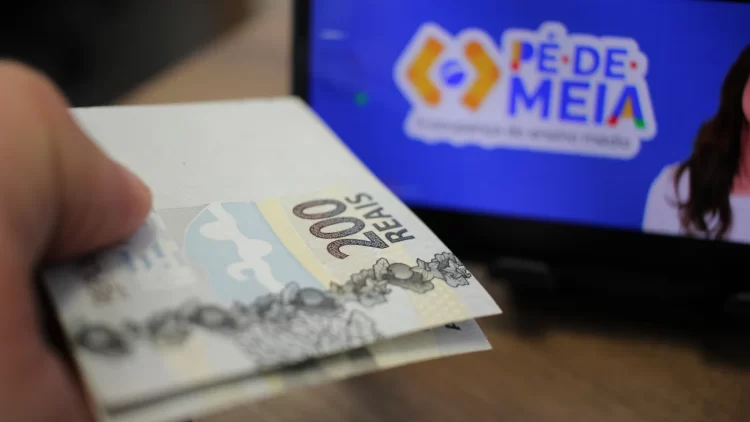 Estudantes da Paraíba recebem nesta terça parcela de R$ 200 do Pé-de-Meia; veja quem tem direito