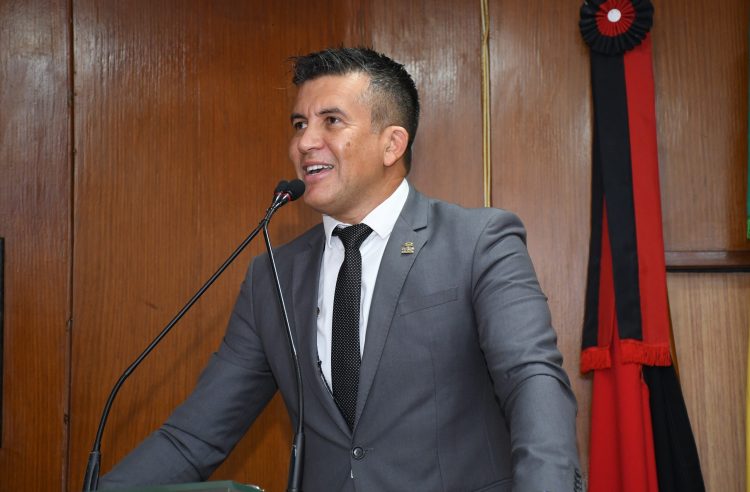 Homem invade Câmara de João Pessoa com faca e ameaça vereador; caso está sob investigação