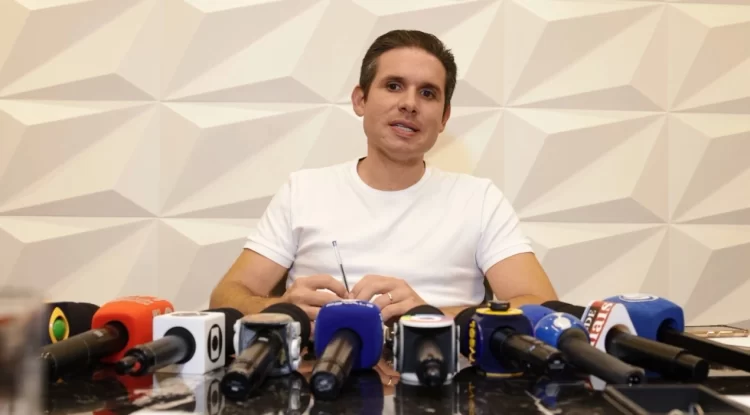 Hugo Motta reage ao governo Lula e repudia elevação de impostos sobre crédito e câmbio